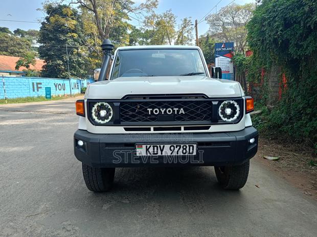 Toyota Land Cruiser 2008 White