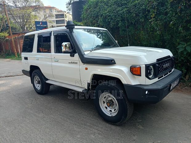 Toyota Land Cruiser 2008 White