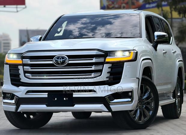 Toyota Land Cruiser LC300 2023