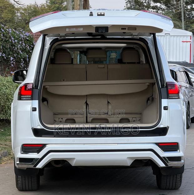 Toyota Land Cruiser LC300 2023