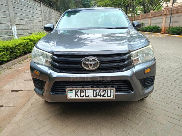 Toyota Hilux 2016 Gray