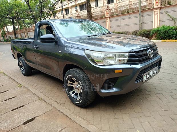 Toyota Hilux 2016 Gray