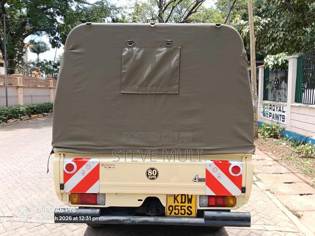 Toyota Land Cruiser 2008 Gold