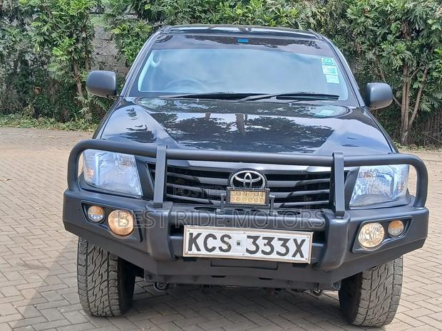 Toyota Hilux 2013 Gray