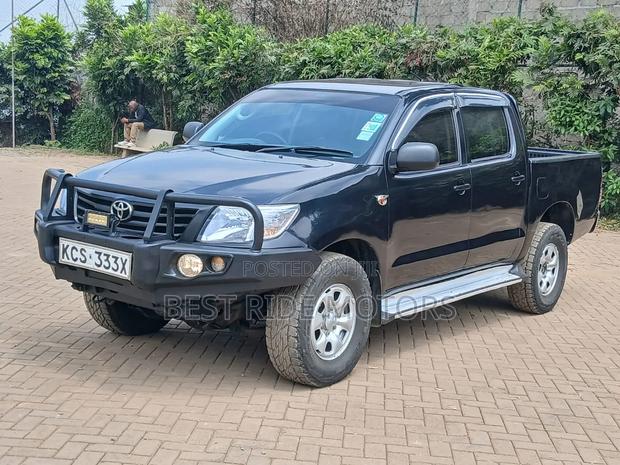 Toyota Hilux 2013 Gray