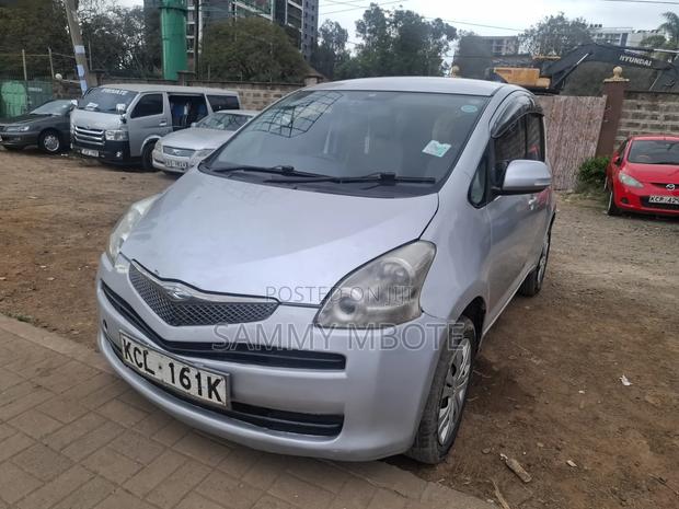 Toyota Ractis 2010 Silver