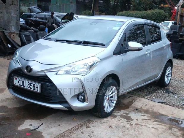 Toyota Vitz 2018 Silver