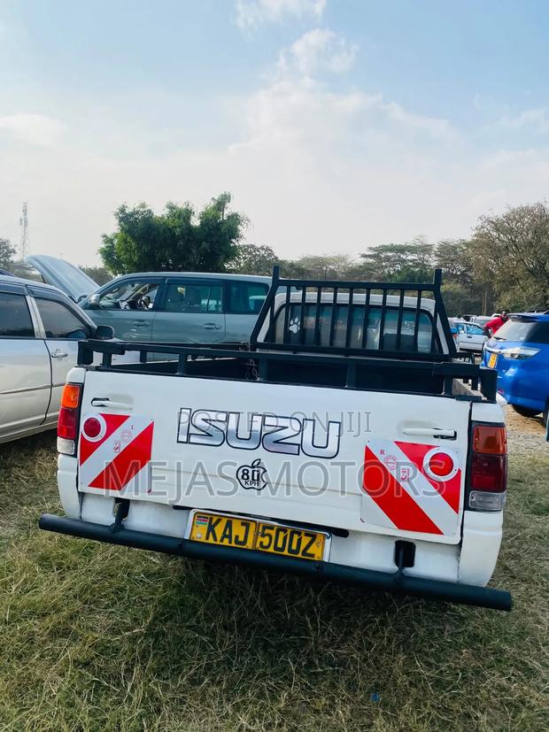 Isuzu D-MAX 2007 White
