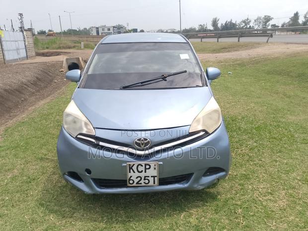 Toyota Ractis 2011 Blue