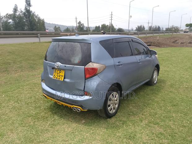 Toyota Ractis 2011 Blue
