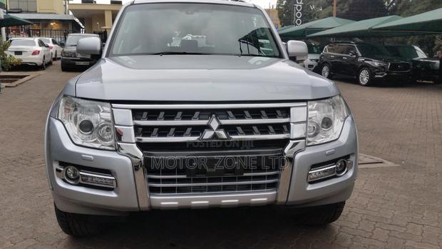 Mitsubishi Pajero 2018 Silver