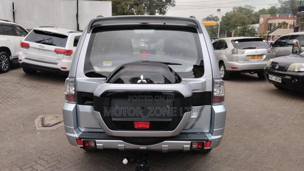 Mitsubishi Pajero 2018 Silver