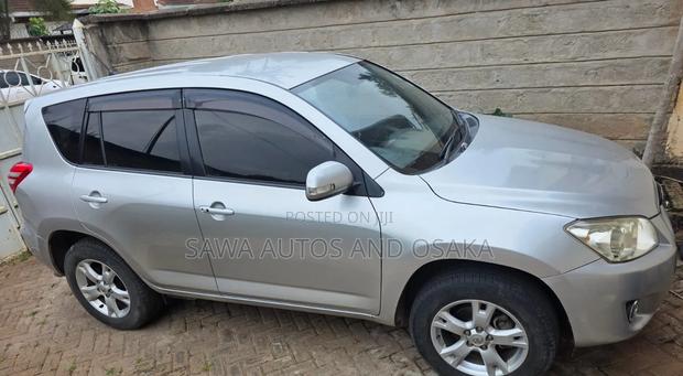 Toyota RAV4 2010 Silver