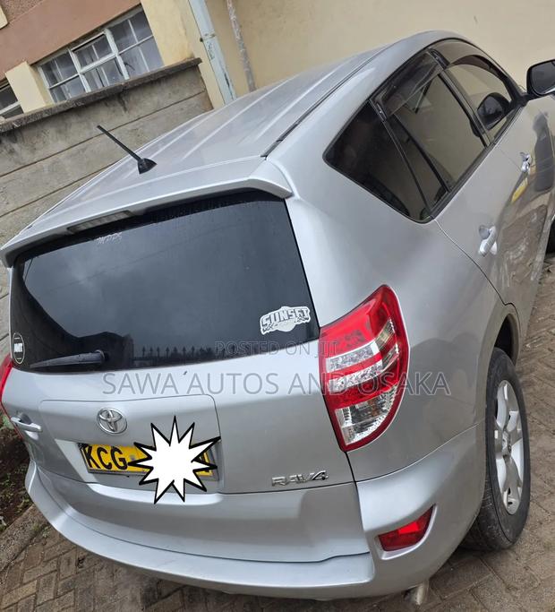 Toyota RAV4 2010 Silver