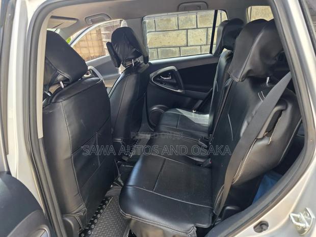 Toyota RAV4 2010 Silver