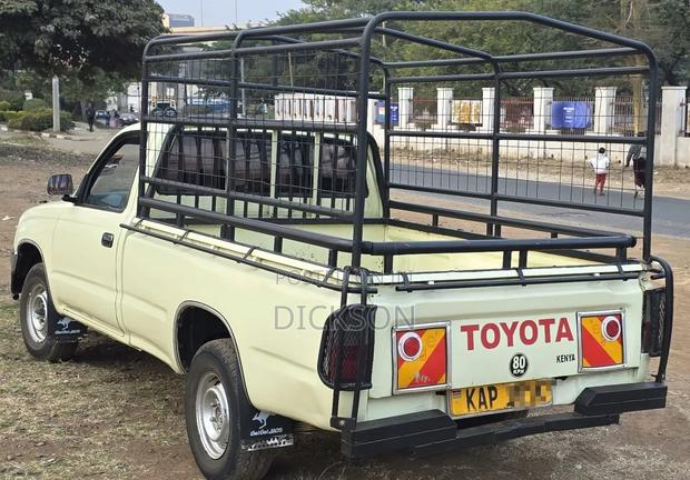 Toyota Hilux 2.5 Cab 2005 Brown