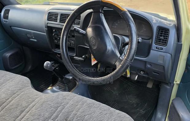Toyota Hilux 2.5 Cab 2005 Brown