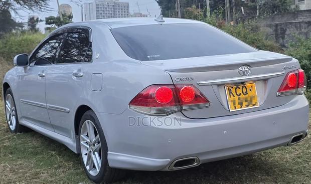 Toyota Crown 2012 Silver