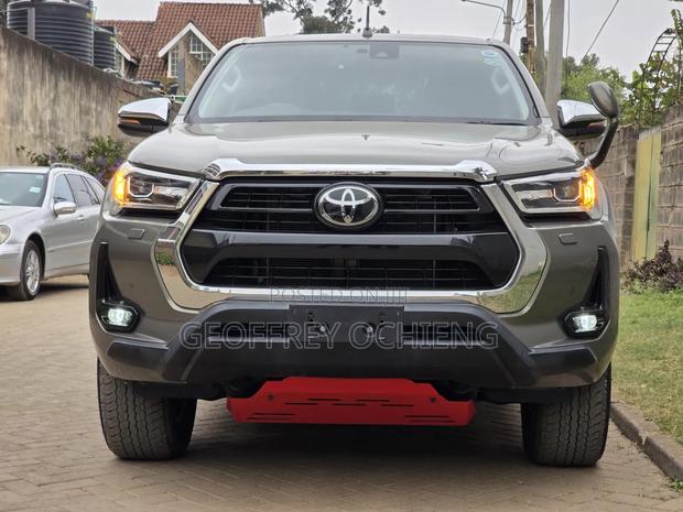 Toyota Hilux 2021 Green