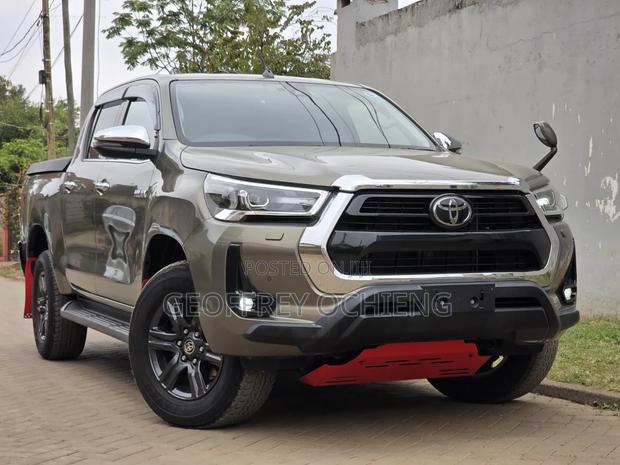 Toyota Hilux 2021 Green