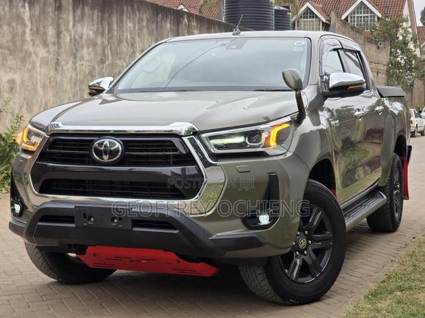 Toyota Hilux 2021 Green