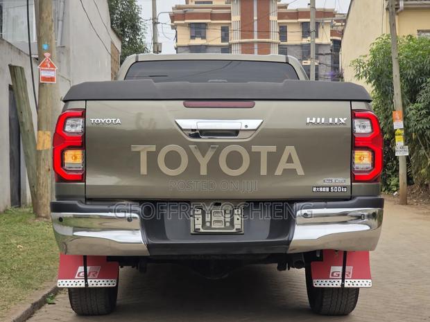 Toyota Hilux 2021 Green