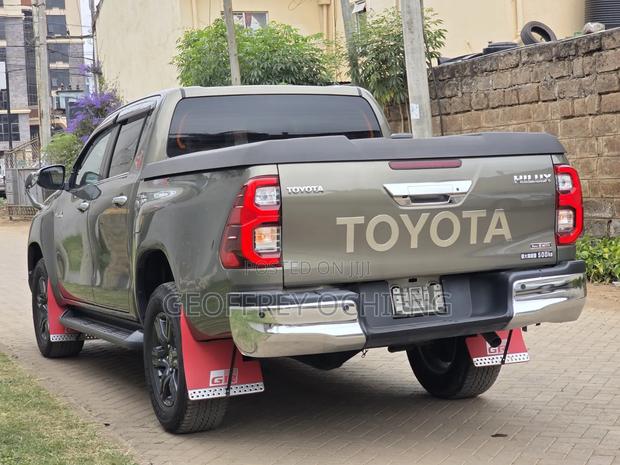 Toyota Hilux 2021 Green