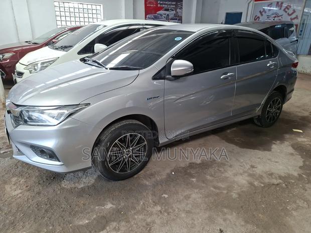 Honda Grace 2018 Silver