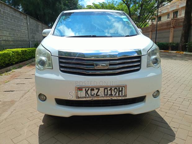 Toyota Noah 2012 White