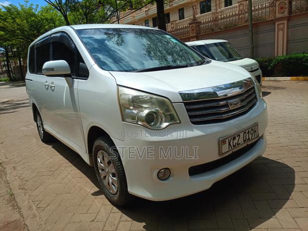 Toyota Noah 2012 White