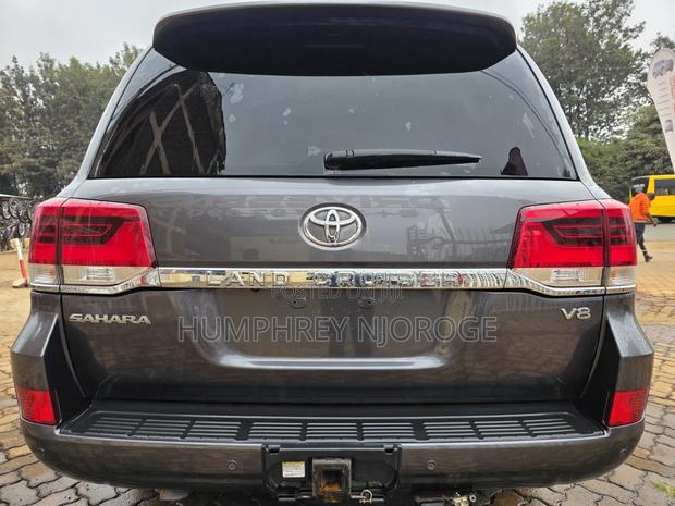 Toyota Land Cruiser 4.5 V8 VXR 2019 Gray