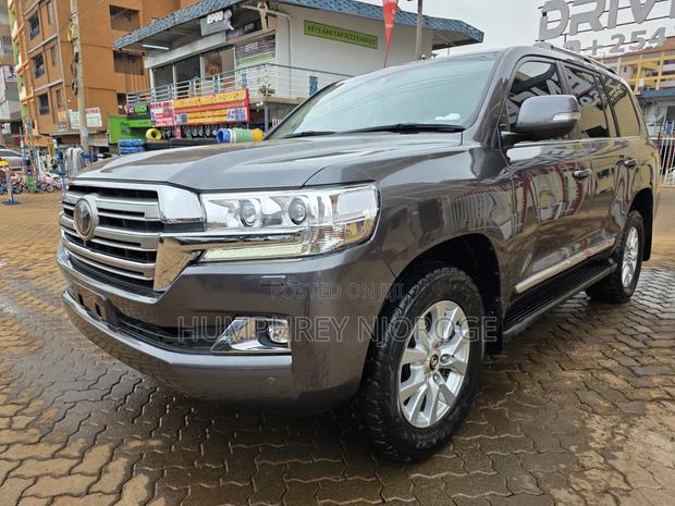 Toyota Land Cruiser 4.5 V8 VXR 2019 Gray