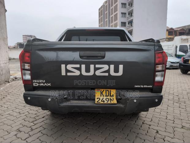 Isuzu D-MAX 2023 Gray
