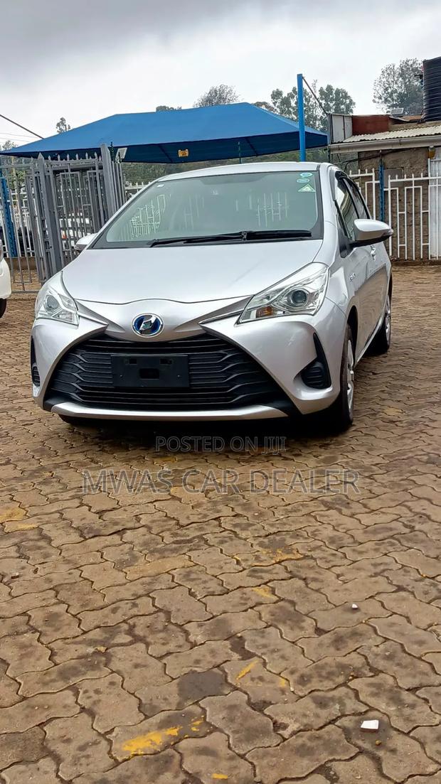 Toyota Vitz 2018 Silver