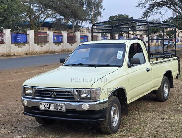 Toyota Hilux 2001 Beige