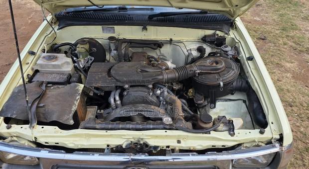 Toyota Hilux 2001 Beige