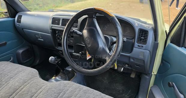 Toyota Hilux 2001 Beige