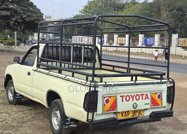 Toyota Hilux 2001 Beige