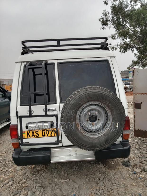Toyota Land Cruiser 2004 White