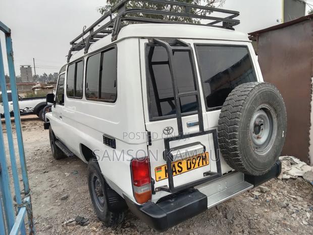 Toyota Land Cruiser 2004 White