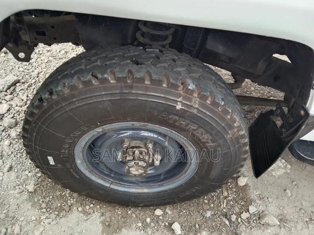 Toyota Land Cruiser 2004 White