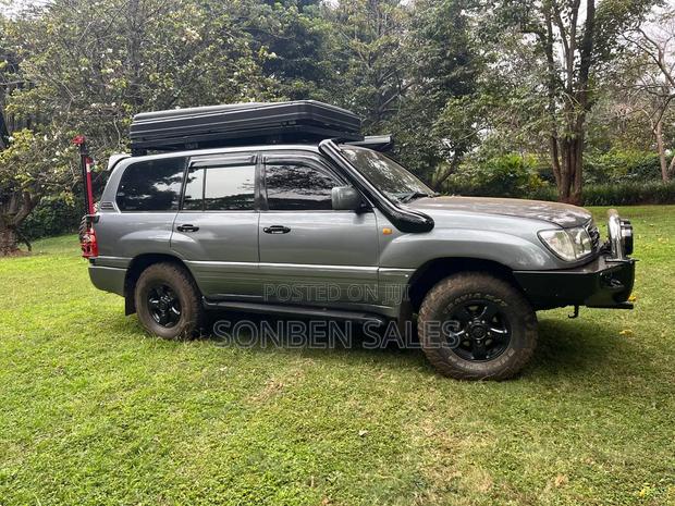 Toyota Land Cruiser 2001 Gray