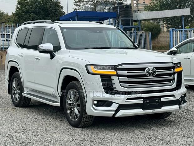 Toyota Land Cruiser 2023 White