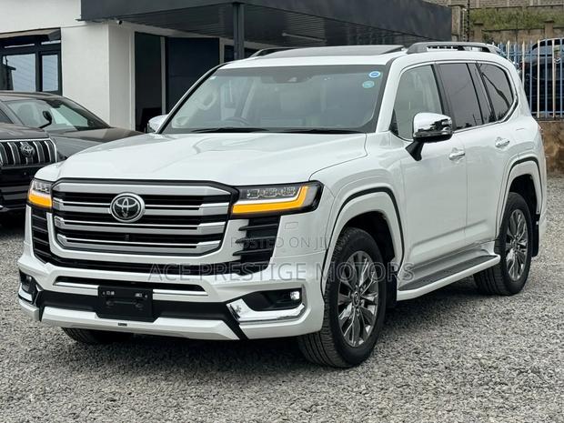 Toyota Land Cruiser 2023 White