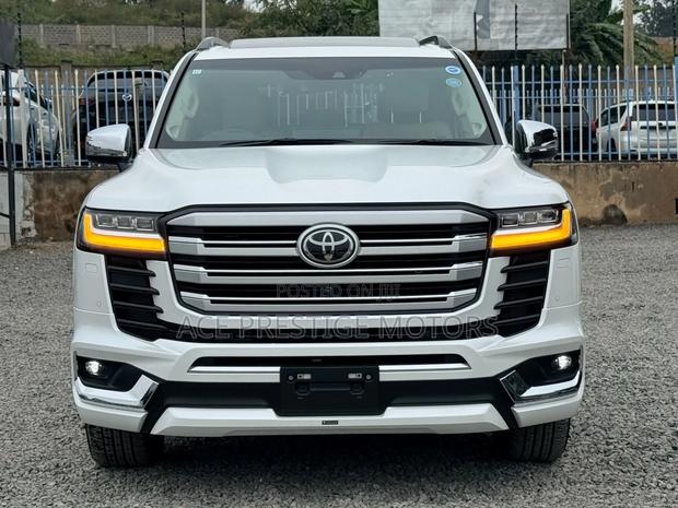 Toyota Land Cruiser 2023 White
