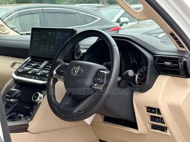 Toyota Land Cruiser 2023 White