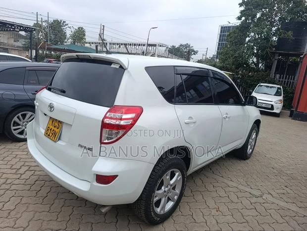 Toyota RAV4 2011 White