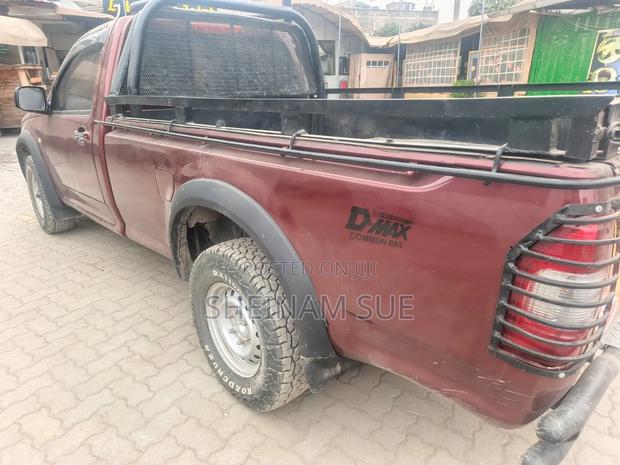 Isuzu D-MAX 2006 Red
