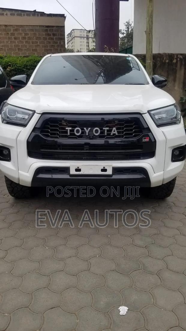 Toyota Hilux 2022 White