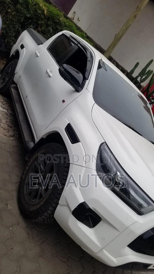 Toyota Hilux 2022 White